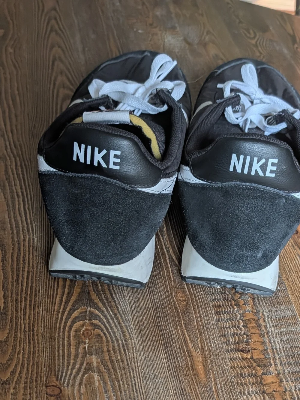 Nike Men’s Black & White Running Sneakers